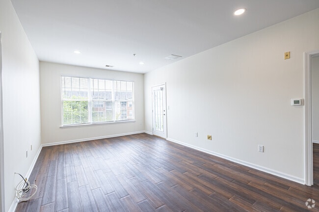 2BR, 2BA - 1,139SF - The Mosswood - Living Room - The Highlands at Morris Plains