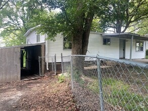 Building Photo - 687 Benton St