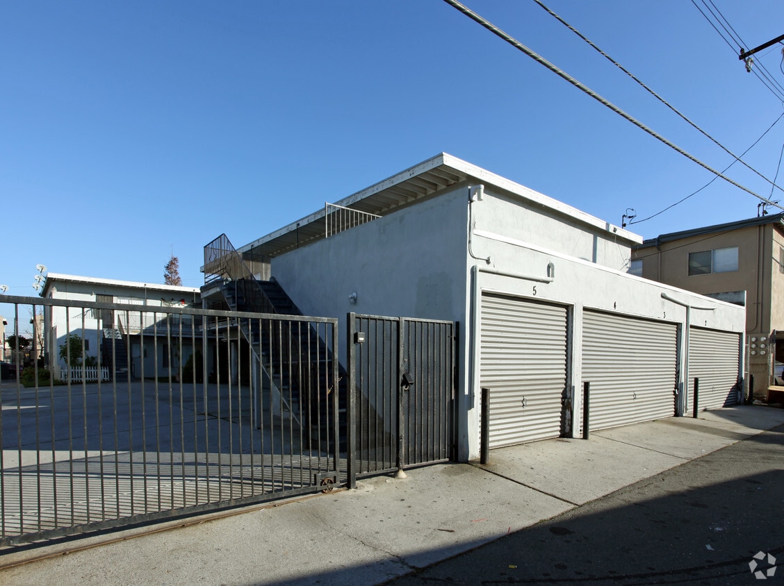 Building Photo - 130 W Wilson Ave