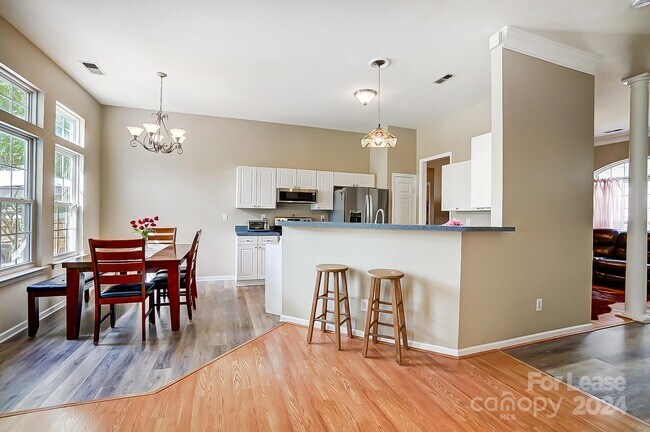 Foto del edificio - 107 Shephard Hill Dr