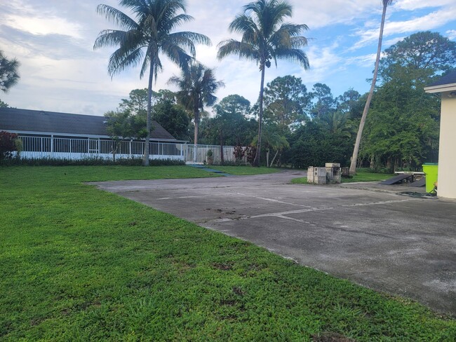Building Photo - 15664 N Rd