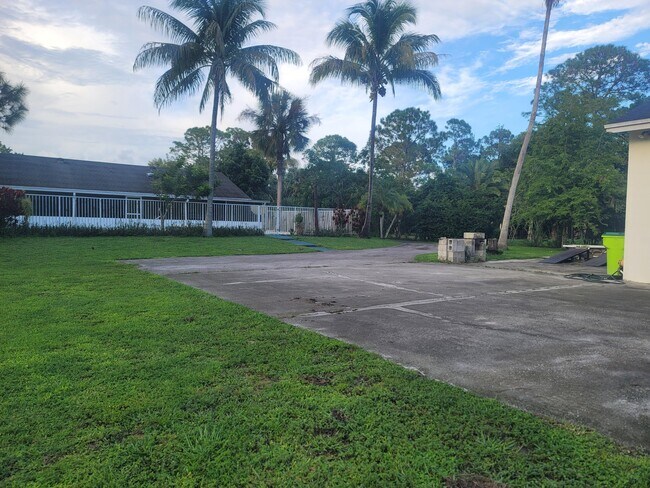 Foto del edificio - 15664 N Rd