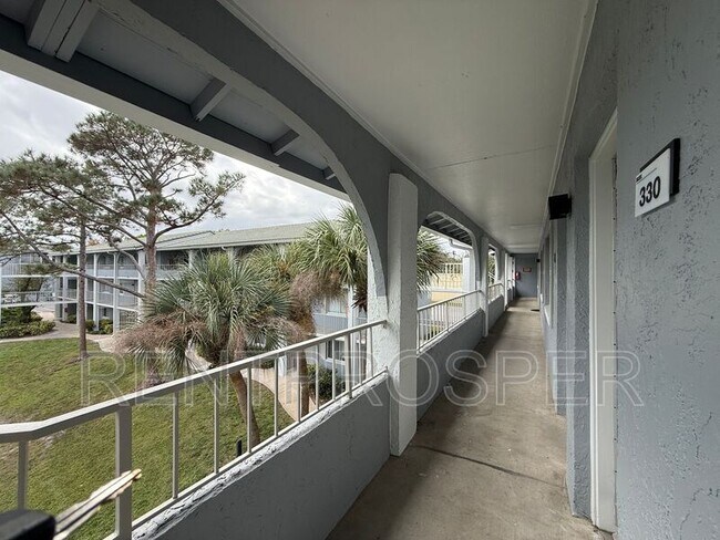 Foto del edificio - 121 Oyster Bay Cir