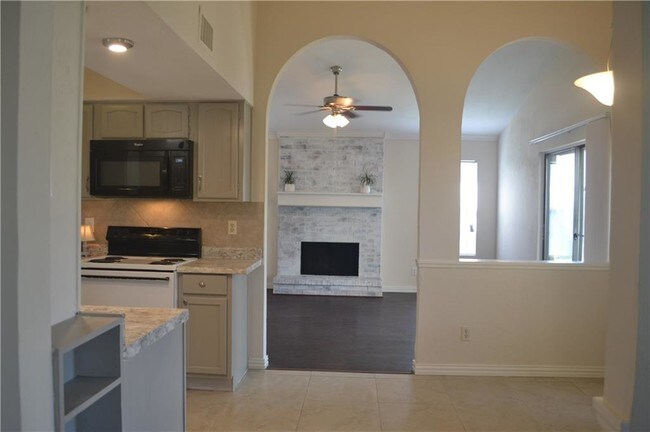 Building Photo - 3009 Peachtree Ln