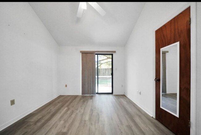 Building Photo - 8 Viking Dr NW
