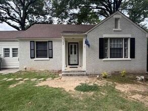 Building Photo - 743 Shotwell St