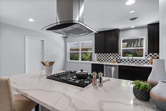 Building Photo - 1747 Maux Dr