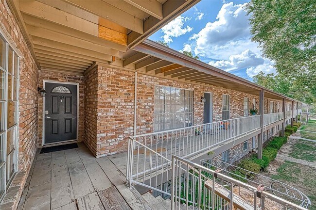 Foto del edificio - 7510 Shadyvilla Ln