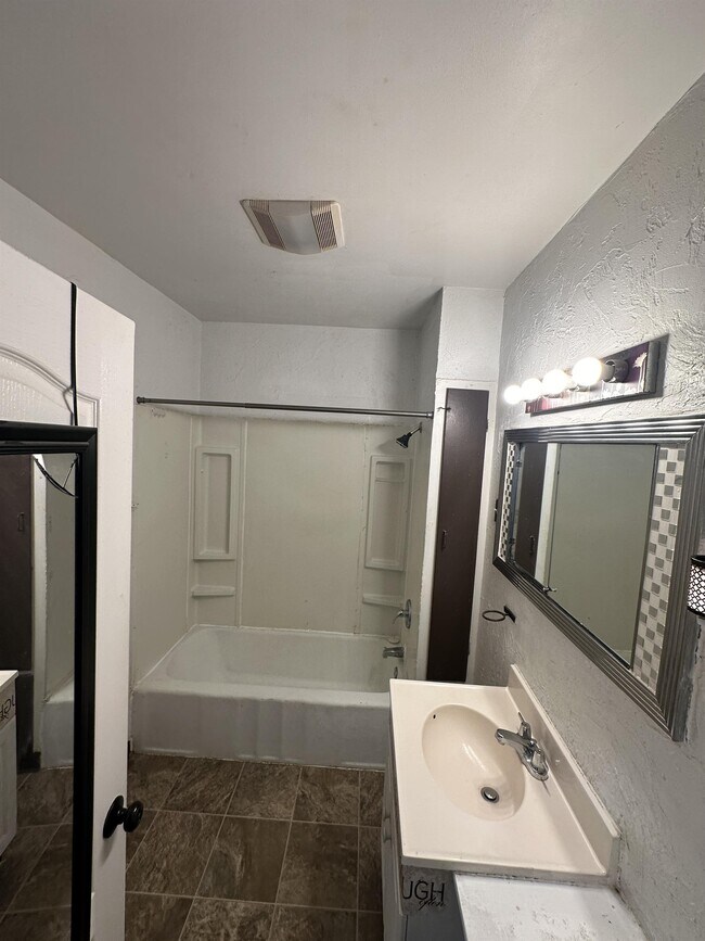 Foto del edificio - 120 E 17th St