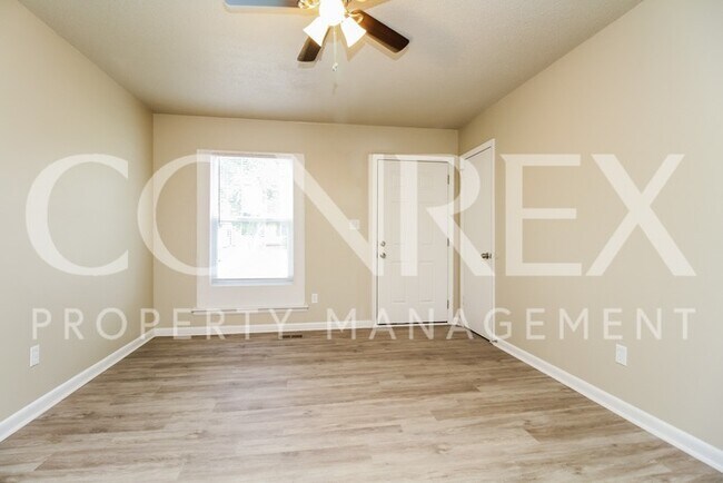Building Photo - Sweet Ranch Style Home In Huntsville