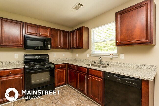 Building Photo - 6233 Selborn Dr SW
