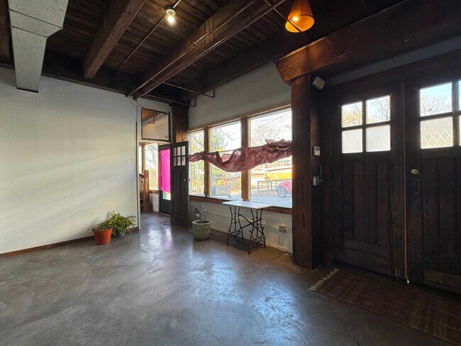 Foto del edificio - 915 W 16th St