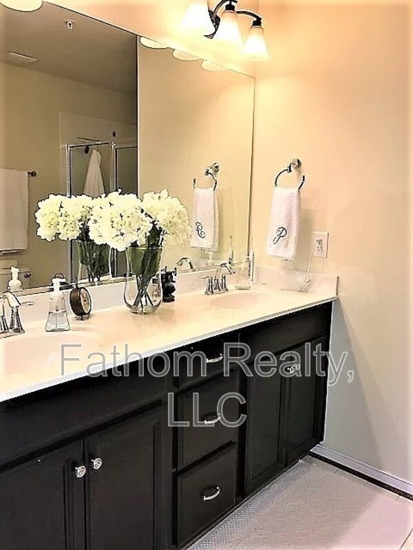 Building Photo - 3930 Liesfeld Pl