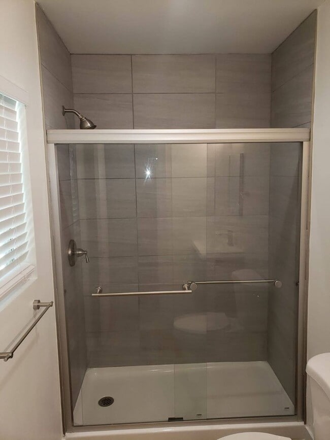 Interior Photo - 1329-1331 Quintero St