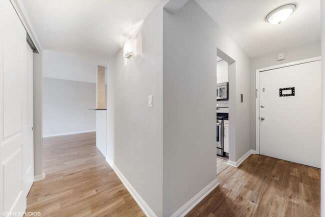 Building Photo - 5001 Carriageway Dr