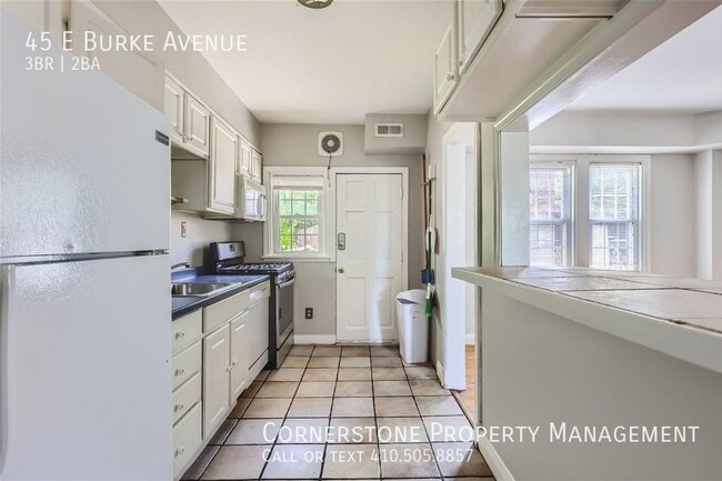 Building Photo - 3 Bed 2 Bath | $2200 | 45 E Burke Ave St T...