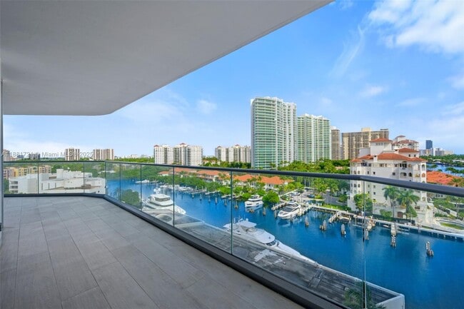 Foto del edificio - 19707 Turnberry Way