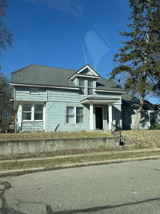Building Photo - 636 S 25th St