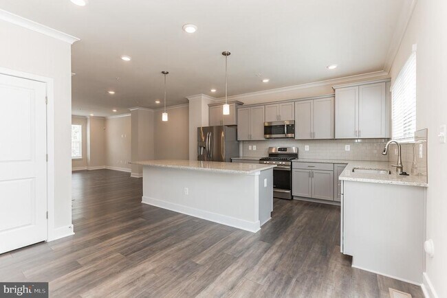 Foto del edificio - 8039 Blue Stream Dr