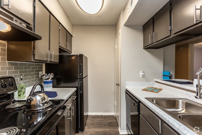 1BR, 1BA - 634SF DESIGNER  Kitchen - Acadia on the Lake