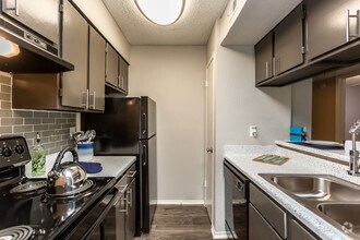 1BR, 1BA - 634SF DESIGNER  Kitchen - Acadia on the Lake