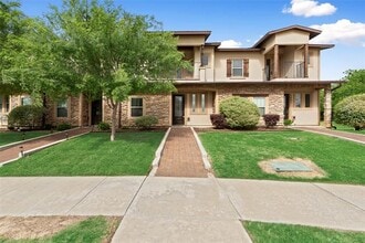 Building Photo - 3009 Solana Cir