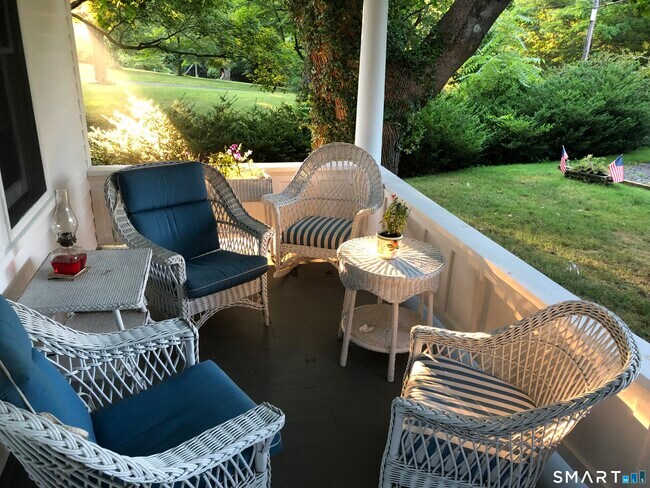 Foto del edificio - 14 New Preston Hill Rd