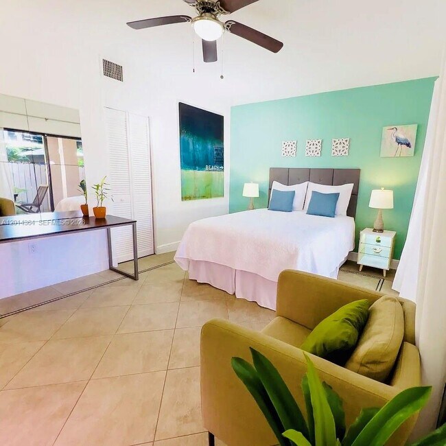 Foto del edificio - 585 NE 66th St