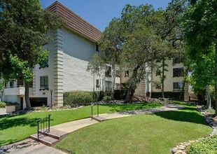 Building Photo - 534 N Oak Knoll Ave