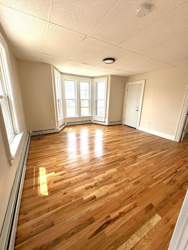 Building Photo - 98 Japonica St