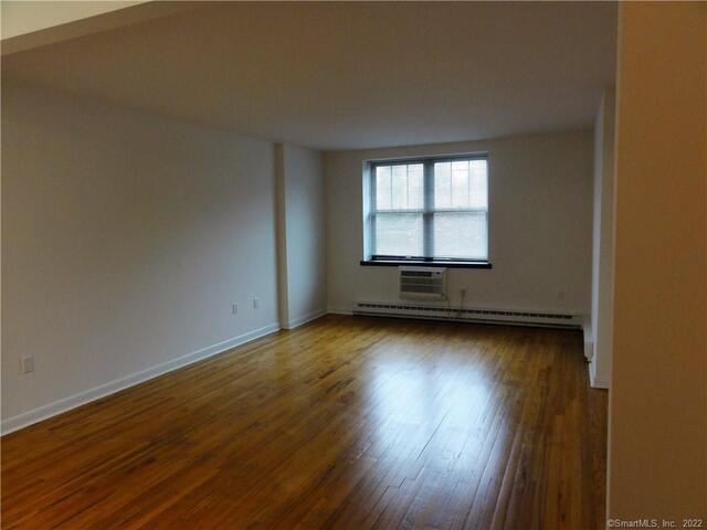Living room - 500 Newfield Ave