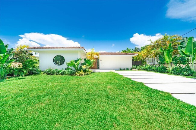 Building Photo - 7610 Bayside Ln