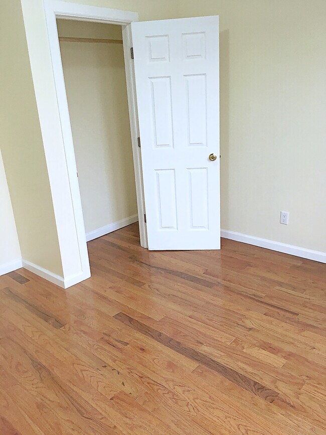 bedroom - 716 W 180th St