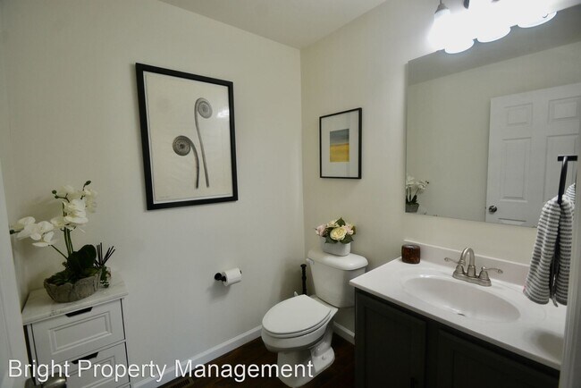 Building Photo - 3 br, 2.5 bath House - 311 New St