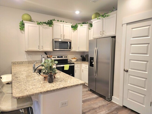 Foto del edificio - Discover this Stunning 3/2.5 Townhome w/ Pool and Dog Park!