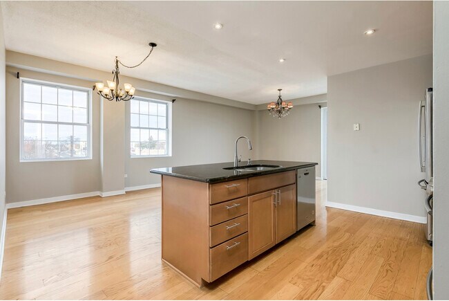 Foto del edificio - 5978 N Lincoln Ave