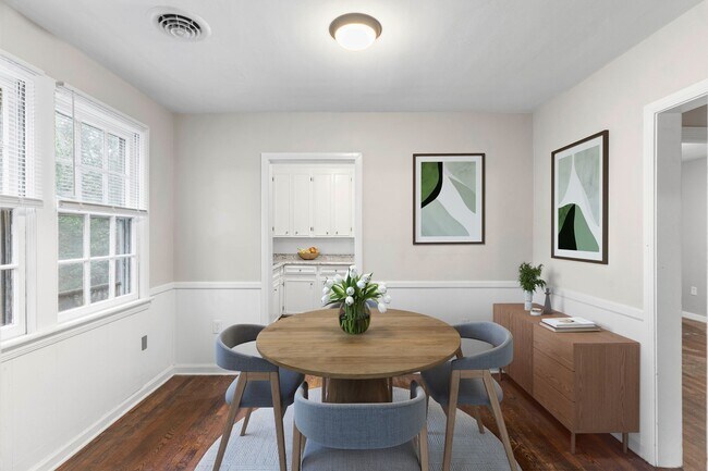 Building Photo - Charming 2-Bedroom Retreat in Lynchburg: Y...