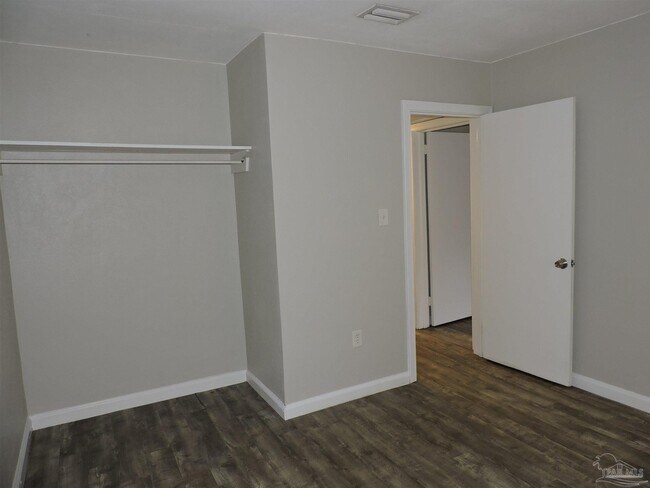 Foto del edificio - 220 E Highland Dr