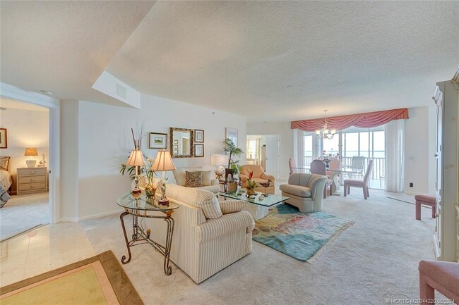 Foto del edificio - 5700 NE Island Cove Way