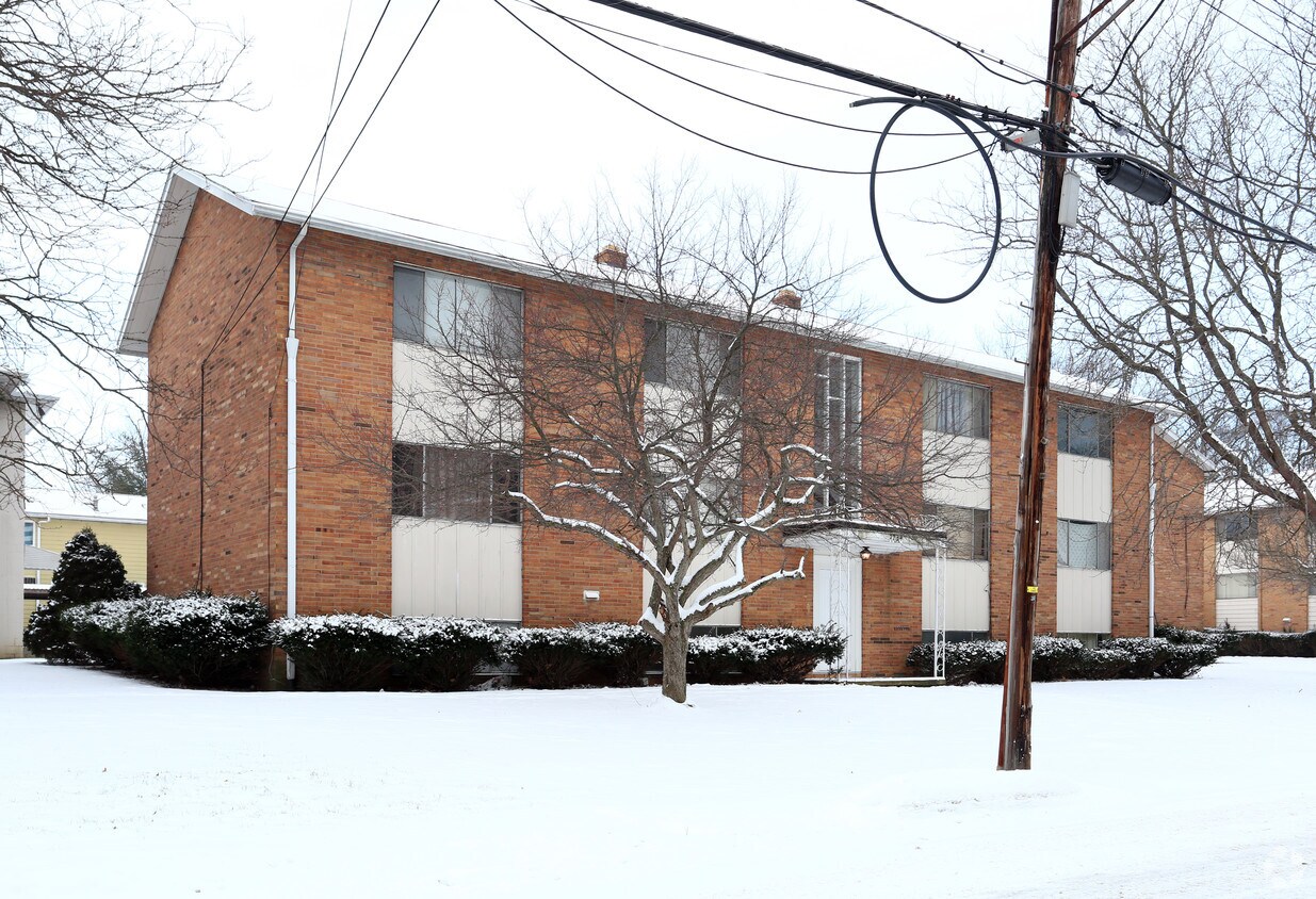 Cromwell Apartments - Park West