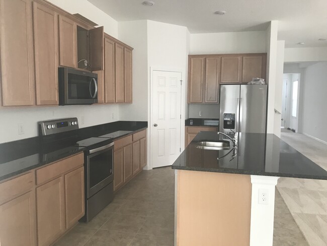 Building Photo - 4 BEDROOM 3.5 BATH  at West side Village a...