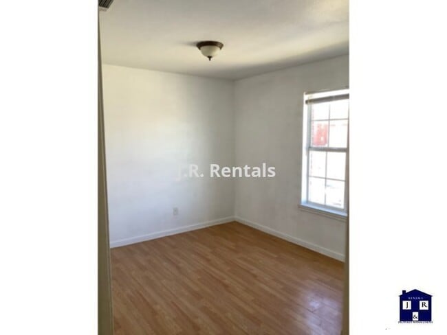 Building Photo - 413 Brittney Way
