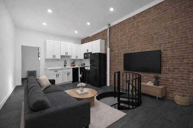 Building Photo - 518 E 83rd St