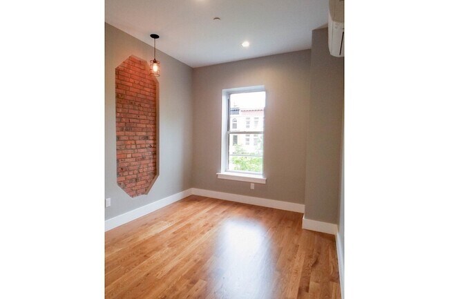 Building Photo - 909 St Marks Ave