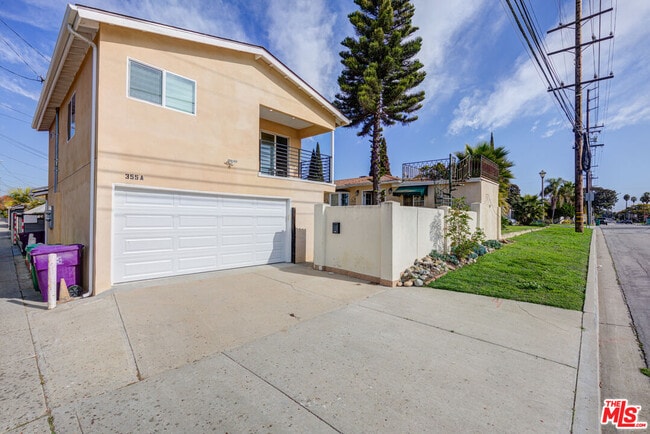 Building Photo - 355 Panama Ave