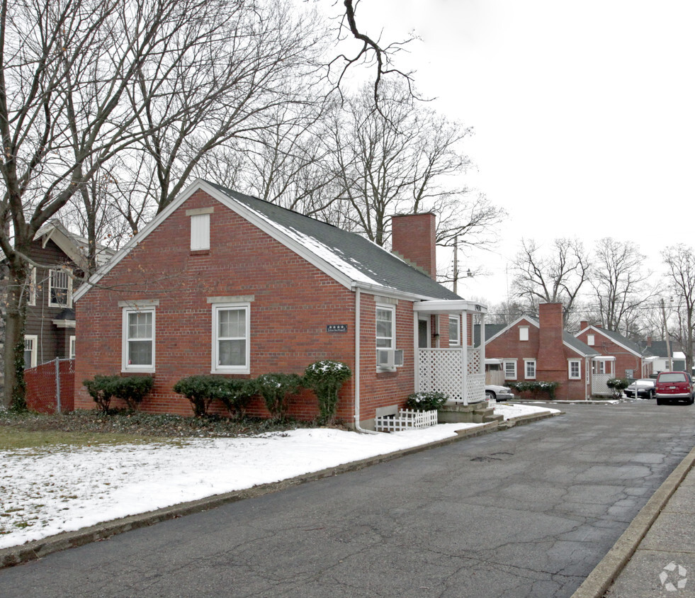 Foto principal - Colonial Village Apartments