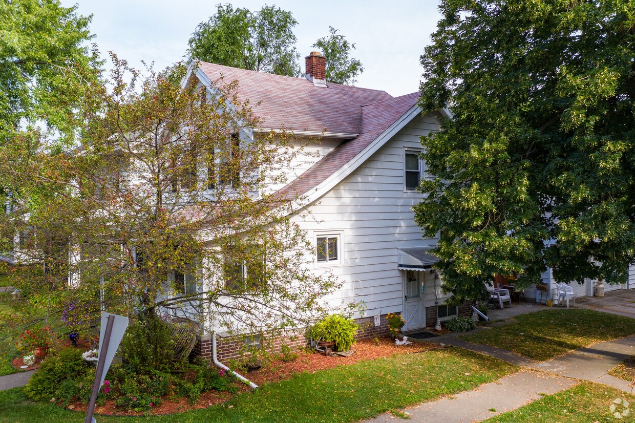 Building Photo - 902 Brinton Dr