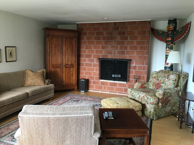Living Room - 820 Walnut St