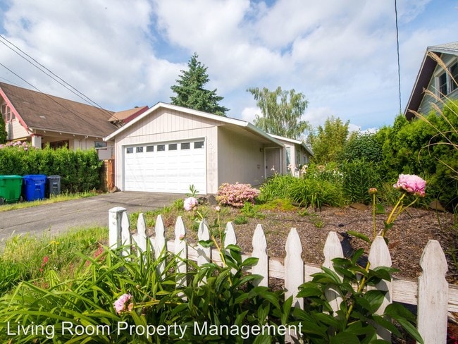 Building Photo - 4325 SE 52nd Ave