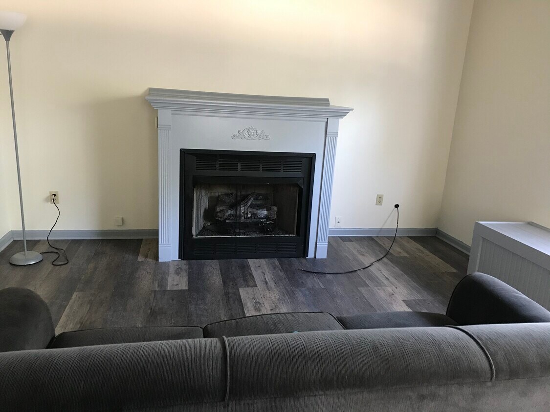 2103 Superior Ave, Whiting, IN 46394 Apartments in Whiting, IN